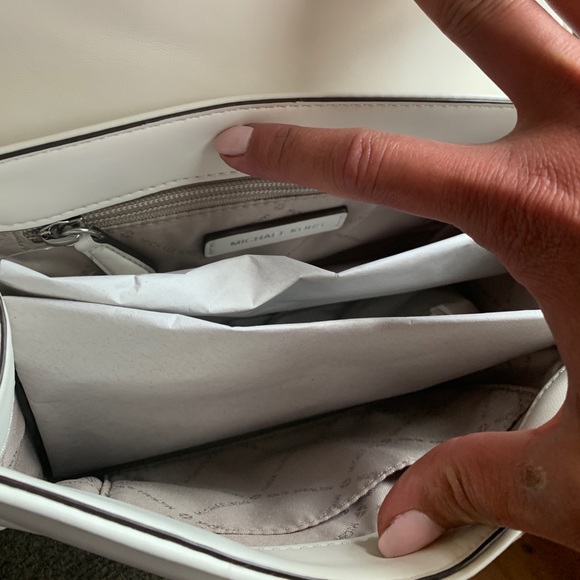 Authentic Michael KORS smooth leather studs Flap shoulder/Crossbody - Picture 10 of 15